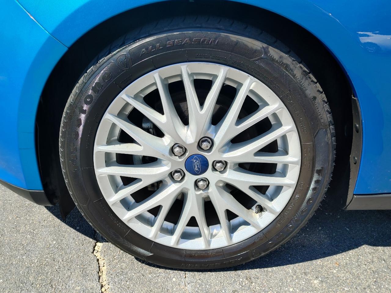 Ford Focus Titanium 4D Hatchback 2014