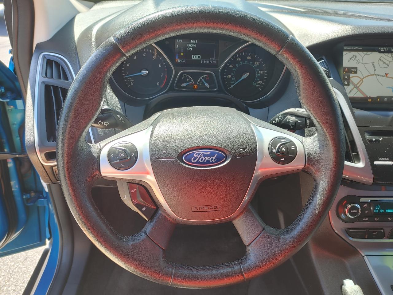 Ford Focus Titanium 4D Hatchback 2014