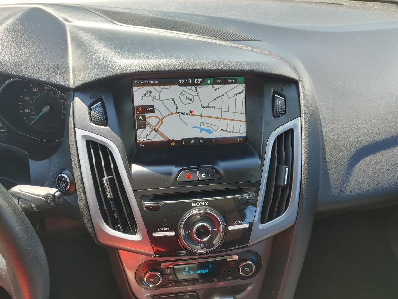 Ford Focus Titanium 4D Hatchback 2014