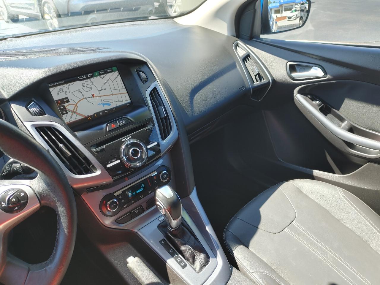 Ford Focus Titanium 4D Hatchback 2014