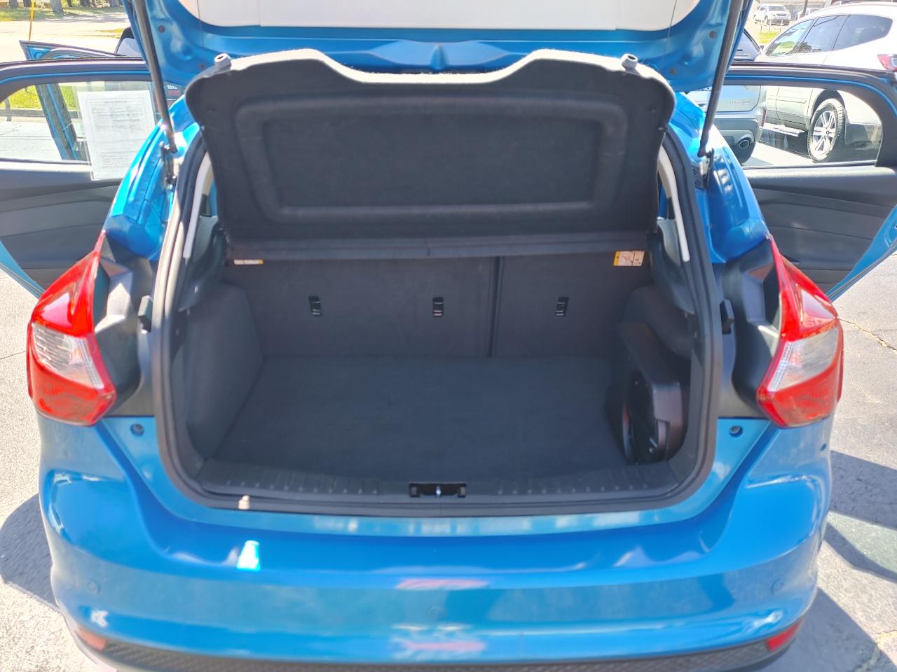 Ford Focus Titanium 4D Hatchback 2014
