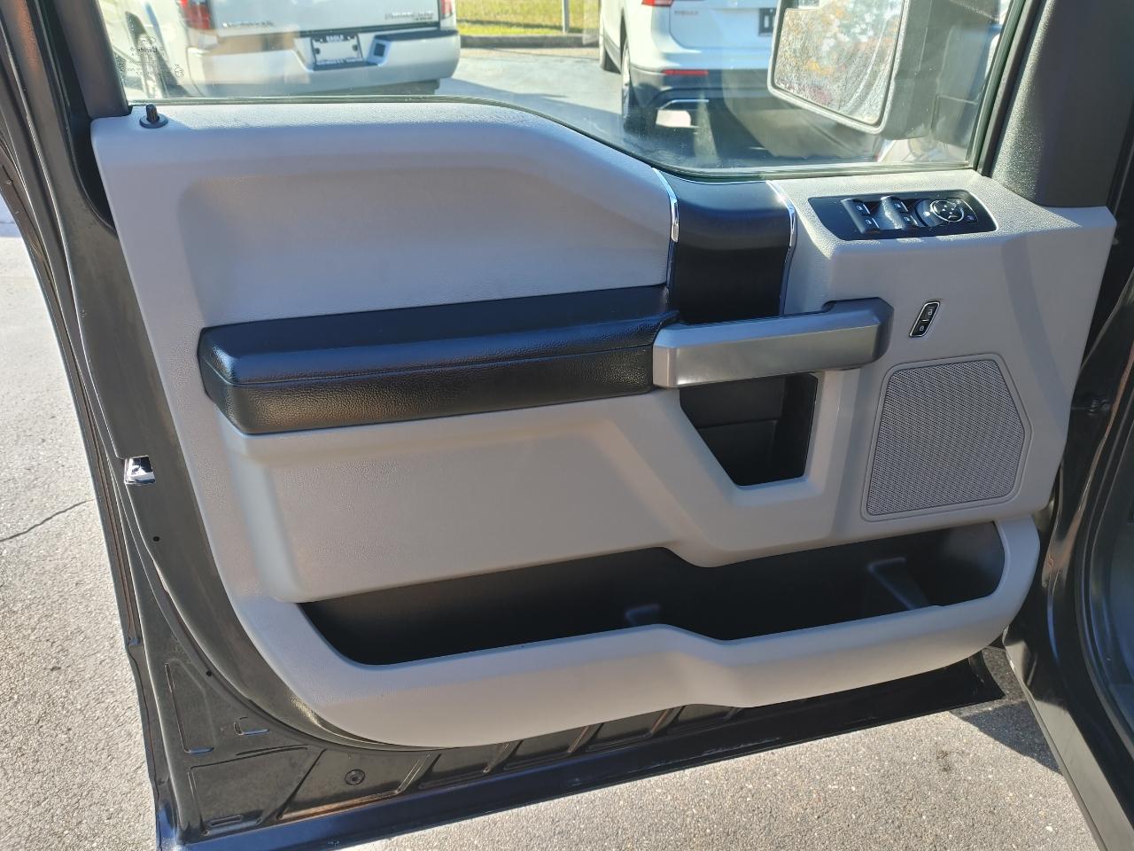 Ford F-150 XLT SuperCrew Short Box 2WD 2015