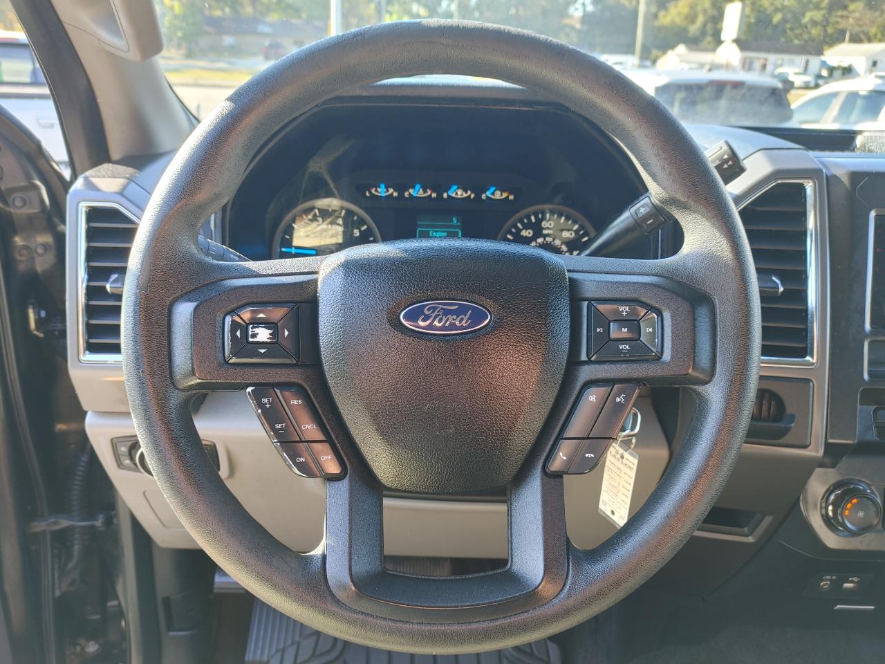 Ford F-150 XLT SuperCrew Short Box 2WD 2015