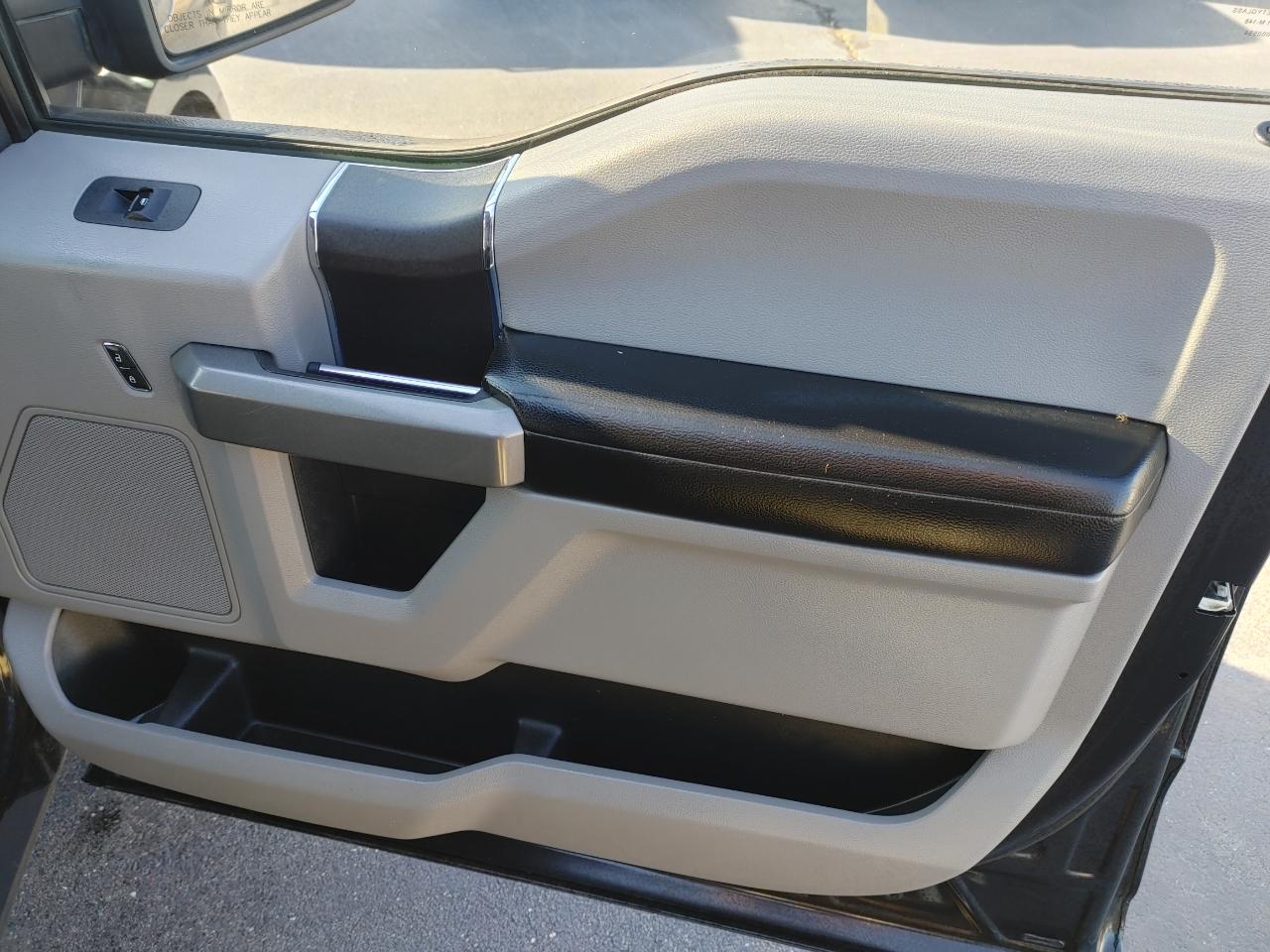 Ford F-150 XLT SuperCrew Short Box 2WD 2015