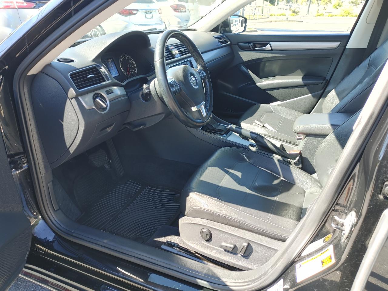 Volkswagen Passat 1.8T SE AT 2014
