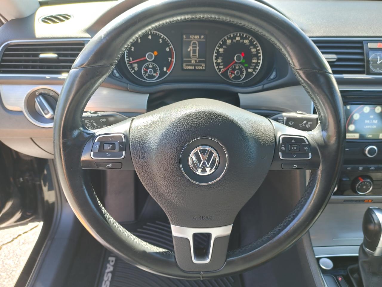 Volkswagen Passat 1.8T SE AT 2014