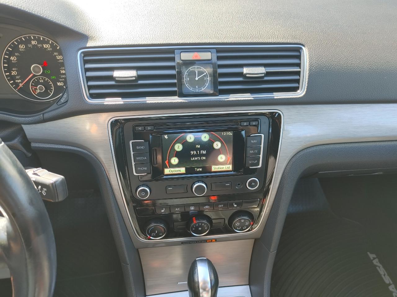Volkswagen Passat 1.8T SE AT 2014