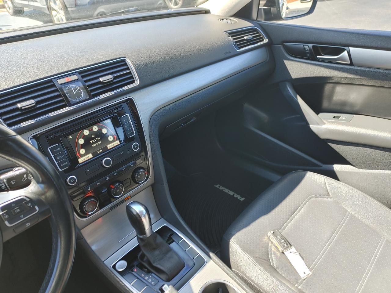 Volkswagen Passat 1.8T SE AT 2014