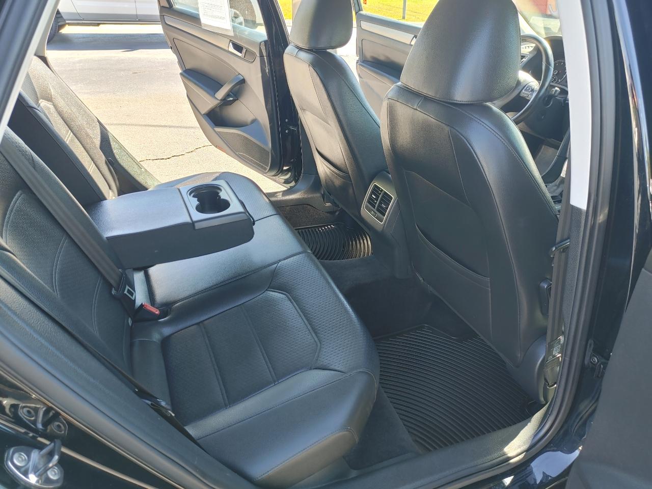 Volkswagen Passat 1.8T SE AT 2014