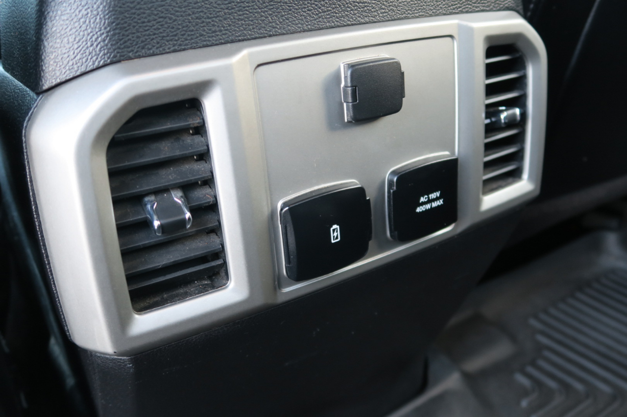 Ford F-150 SuperCrew Crew Cab 139" Lariat 2018