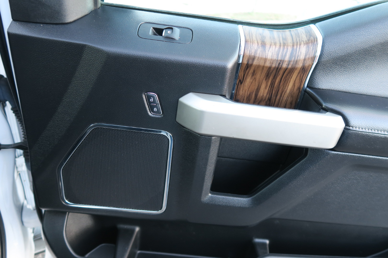 Ford F-150 SuperCrew Crew Cab 139" Lariat 2018