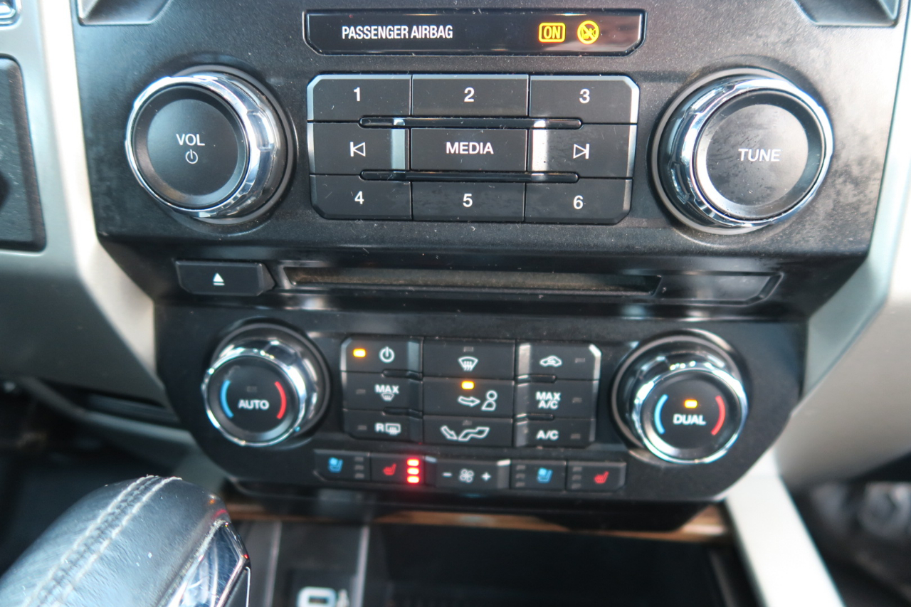 Ford F-150 SuperCrew Crew Cab 139" Lariat 2018