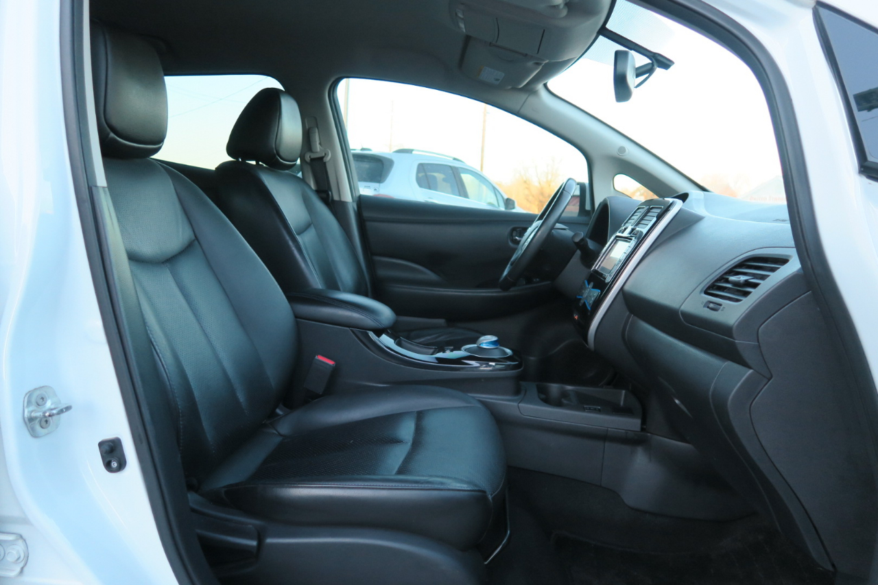 Nissan Leaf 4dr HB SL 2016