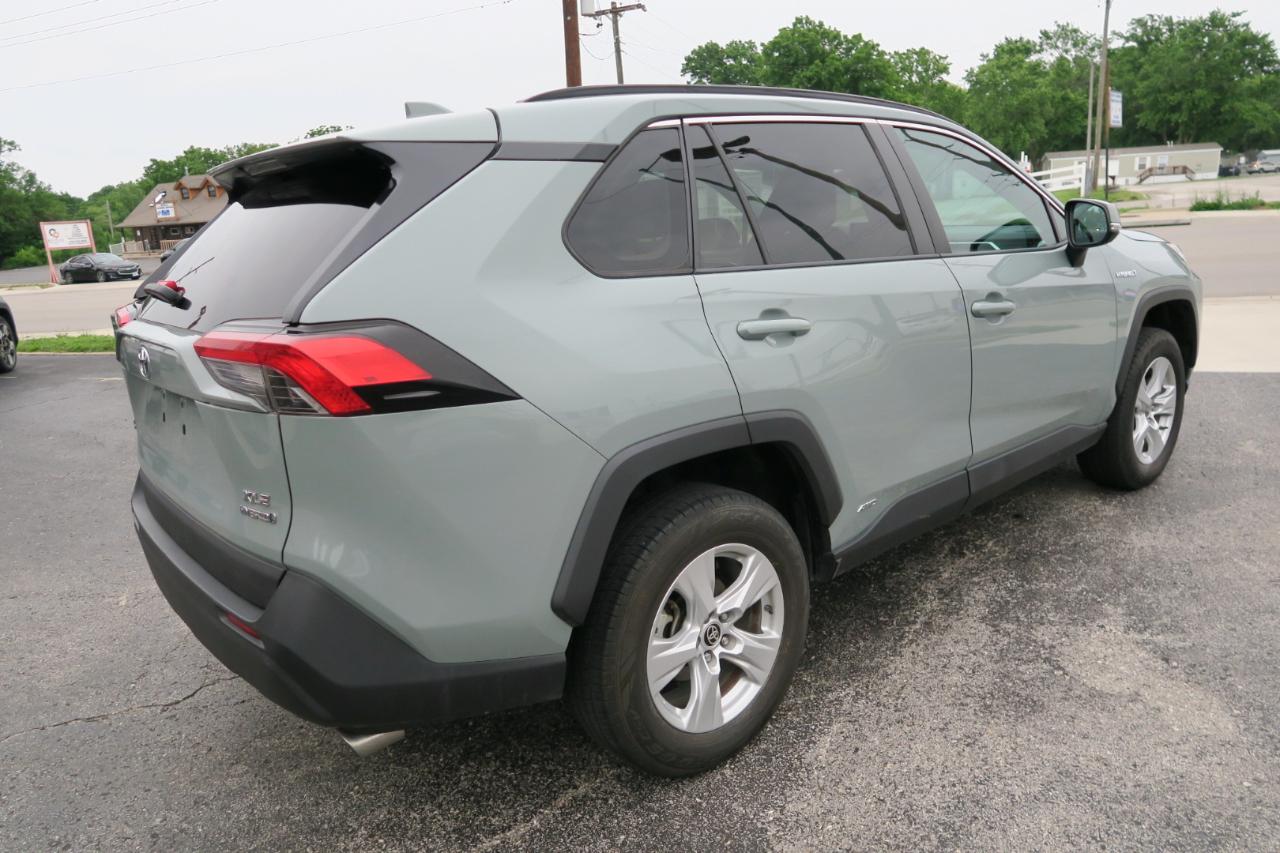Toyota RAV4 Hybrid XLE 4D SUV AWD 2021