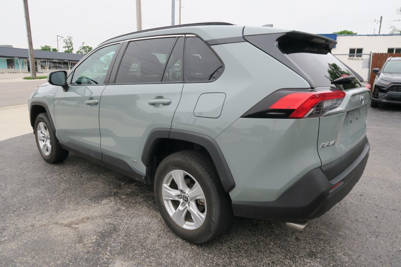 Toyota RAV4 Hybrid XLE 4D SUV AWD 2021