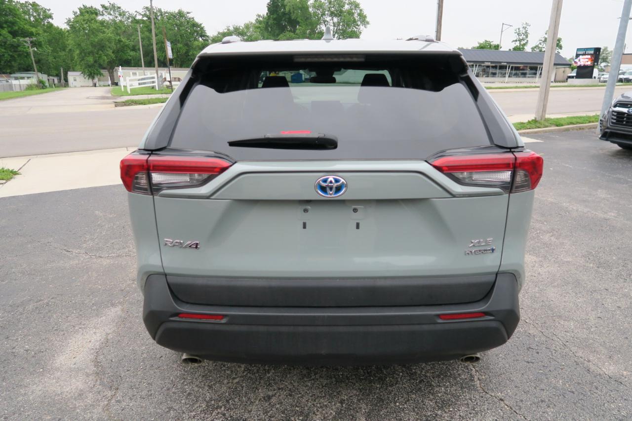 Toyota RAV4 Hybrid XLE 4D SUV AWD 2021