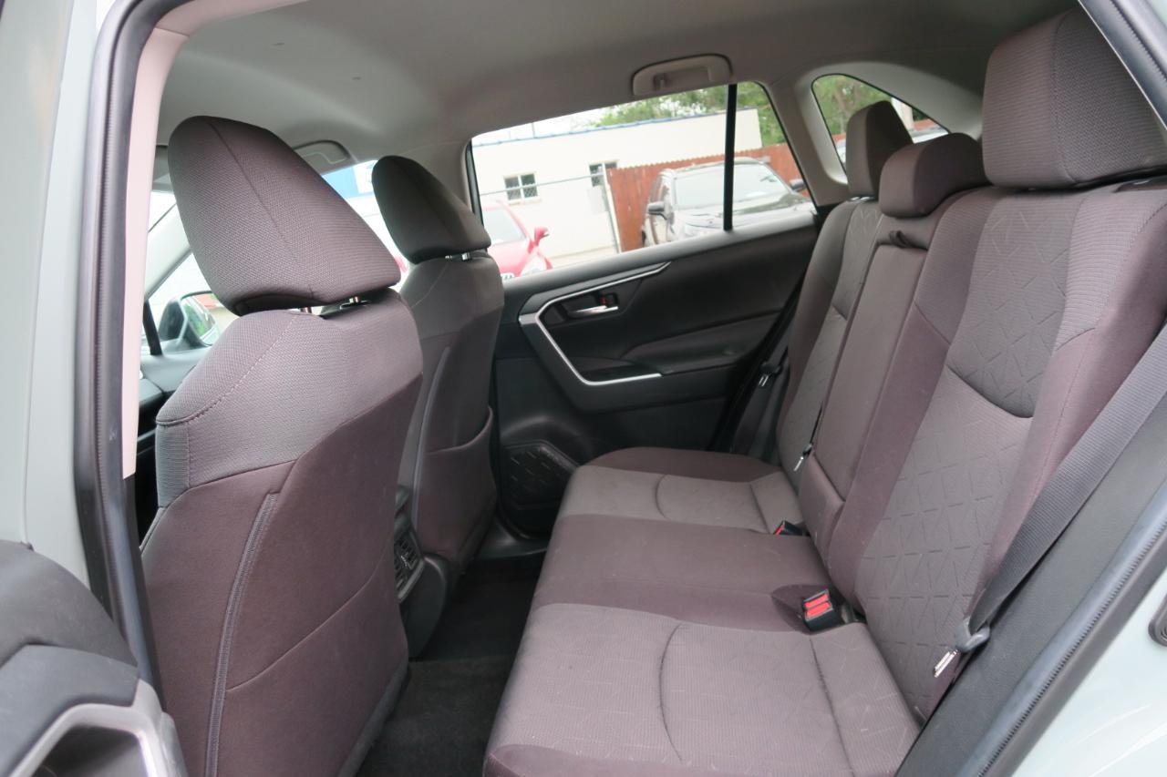 Toyota RAV4 Hybrid XLE 4D SUV AWD 2021