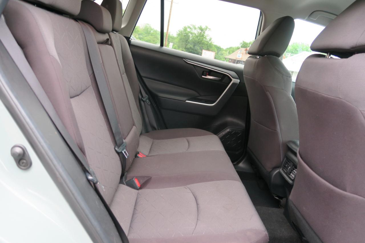 Toyota RAV4 Hybrid XLE 4D SUV AWD 2021