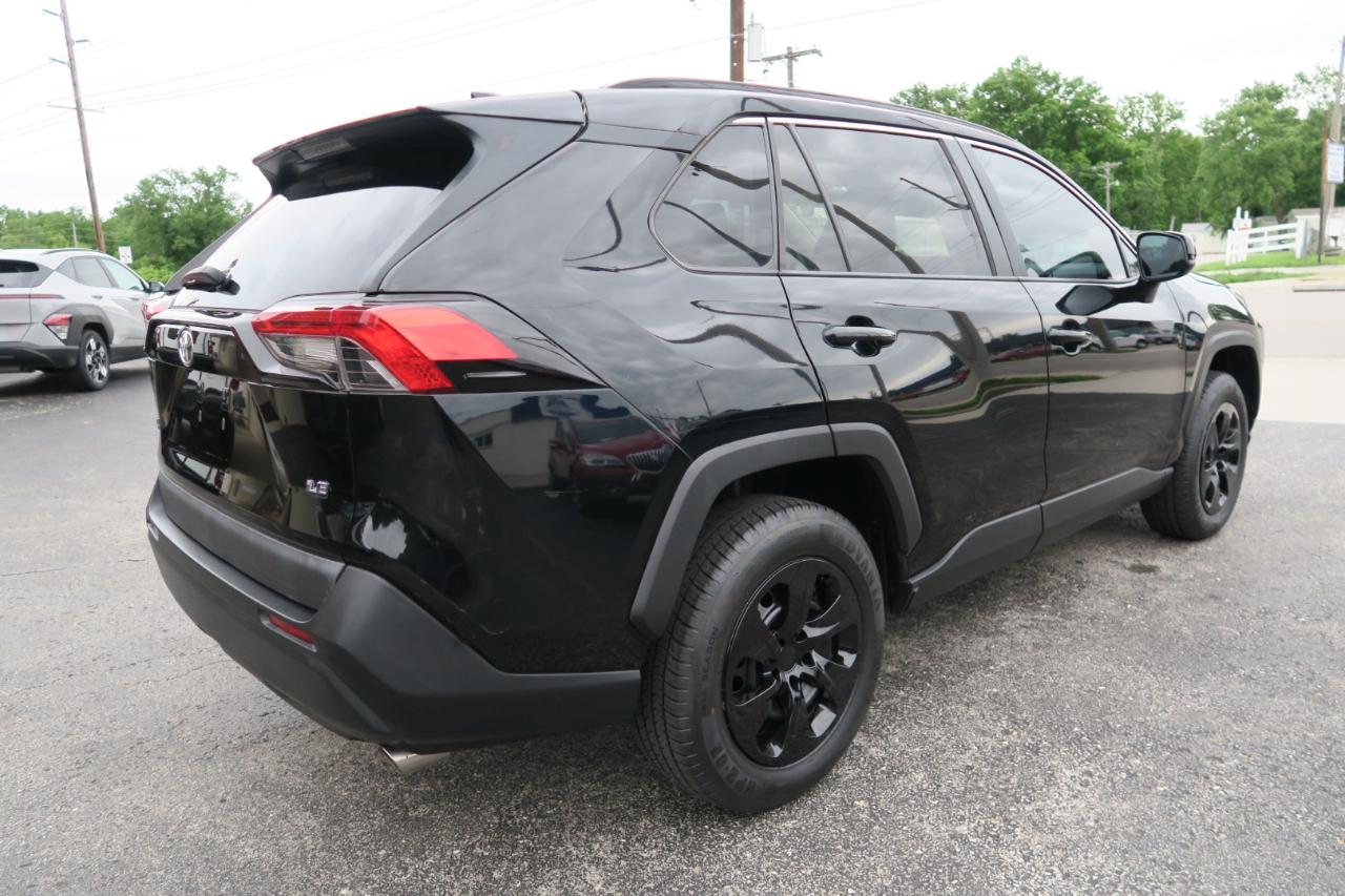 Toyota RAV4 LE FWD 2020