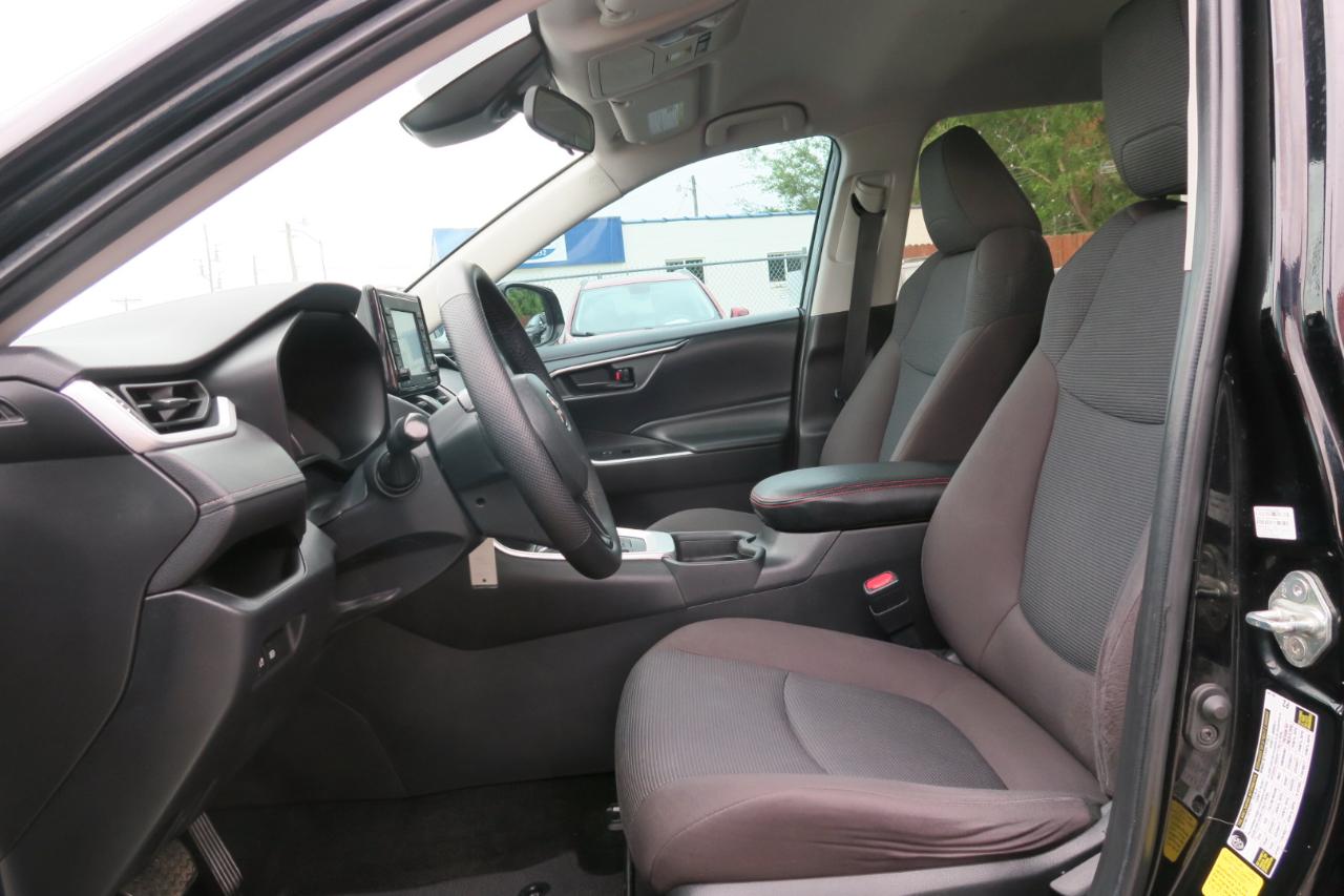 Toyota RAV4 LE FWD 2020