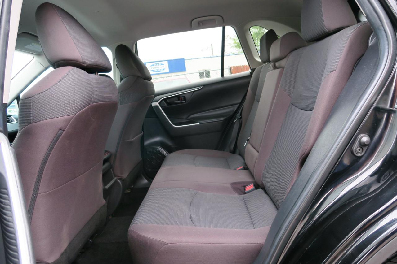 Toyota RAV4 LE FWD 2020