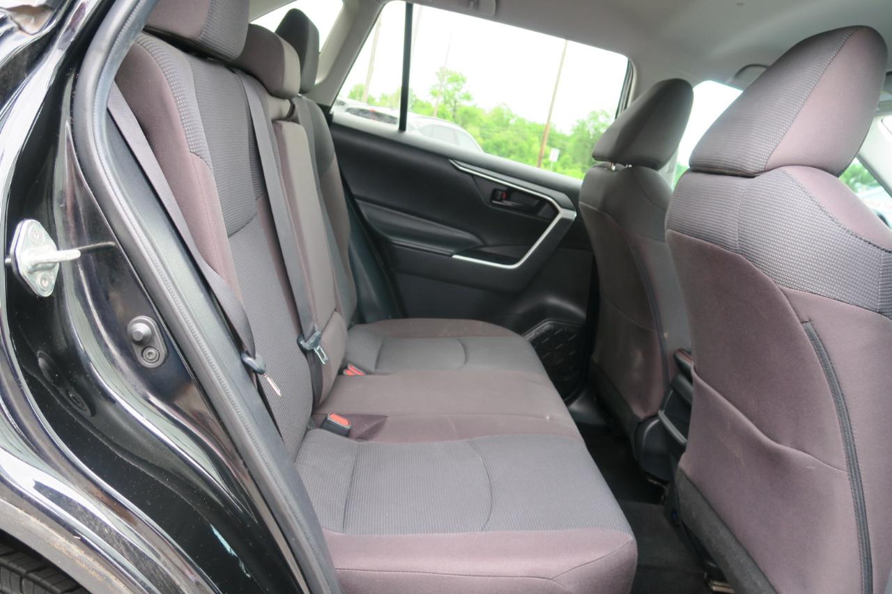 Toyota RAV4 LE FWD 2020