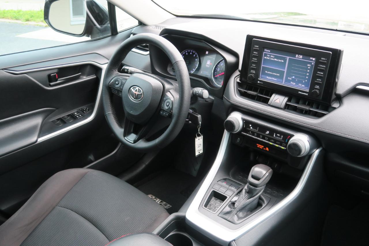 Toyota RAV4 LE FWD 2020