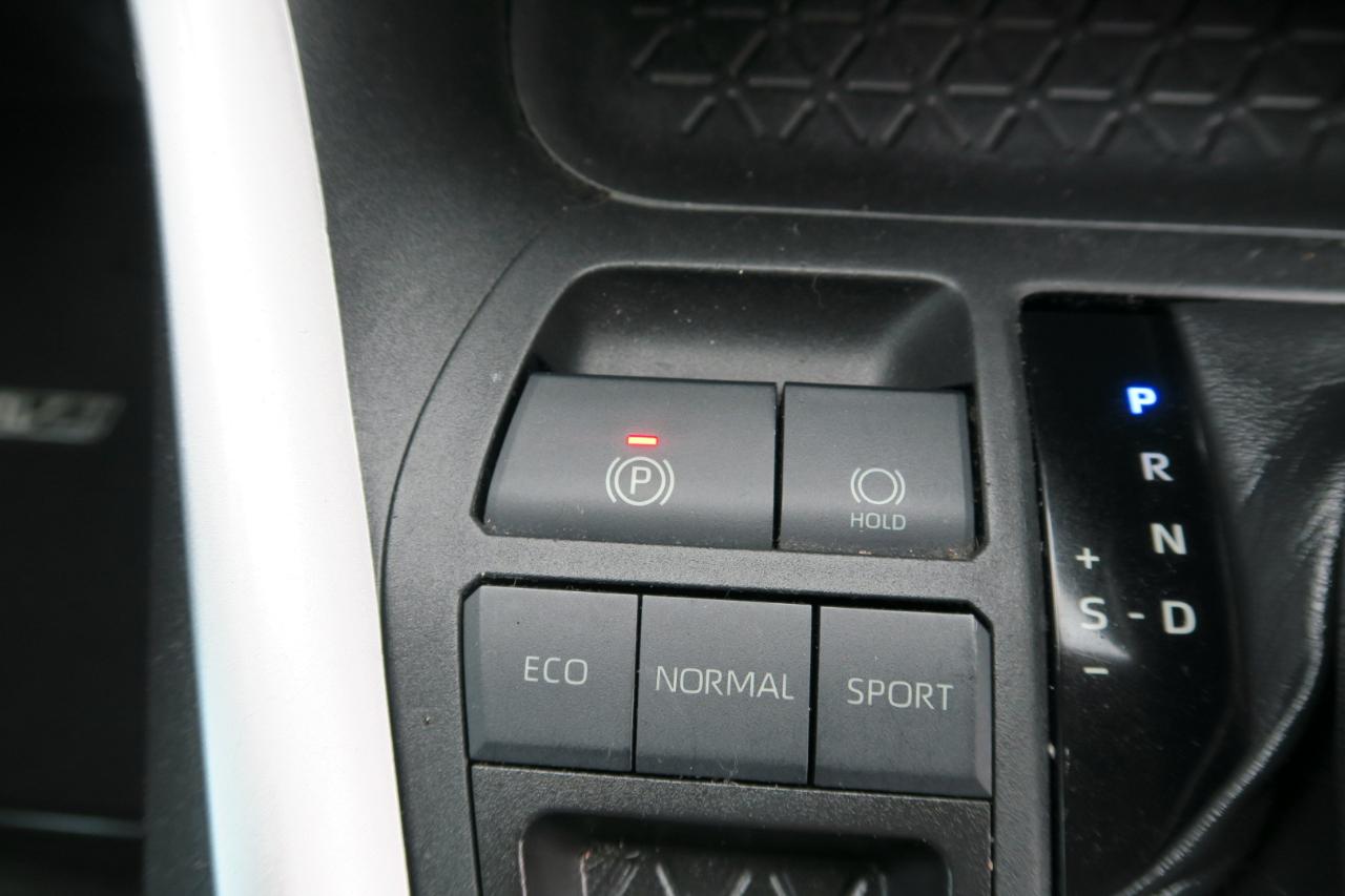 Toyota RAV4 LE FWD 2020
