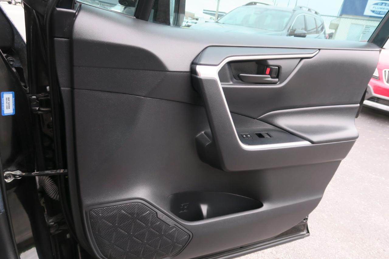 Toyota RAV4 LE FWD 2020