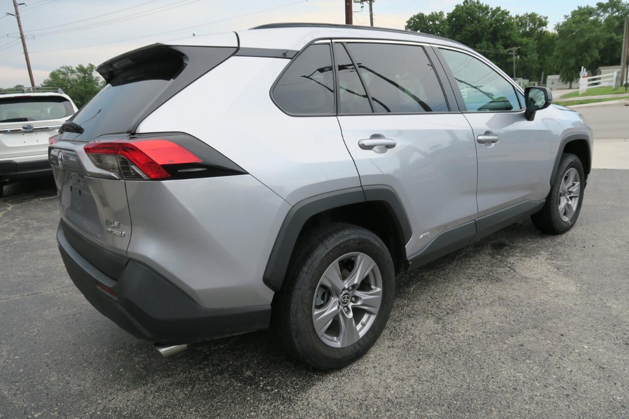 Toyota RAV4 Hybrid LE AWD (Natl) 2023