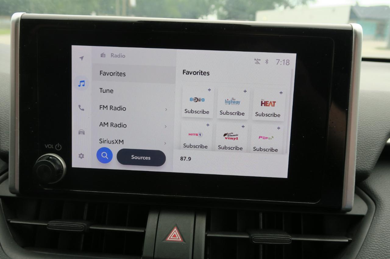 Toyota RAV4 Hybrid LE AWD (Natl) 2023