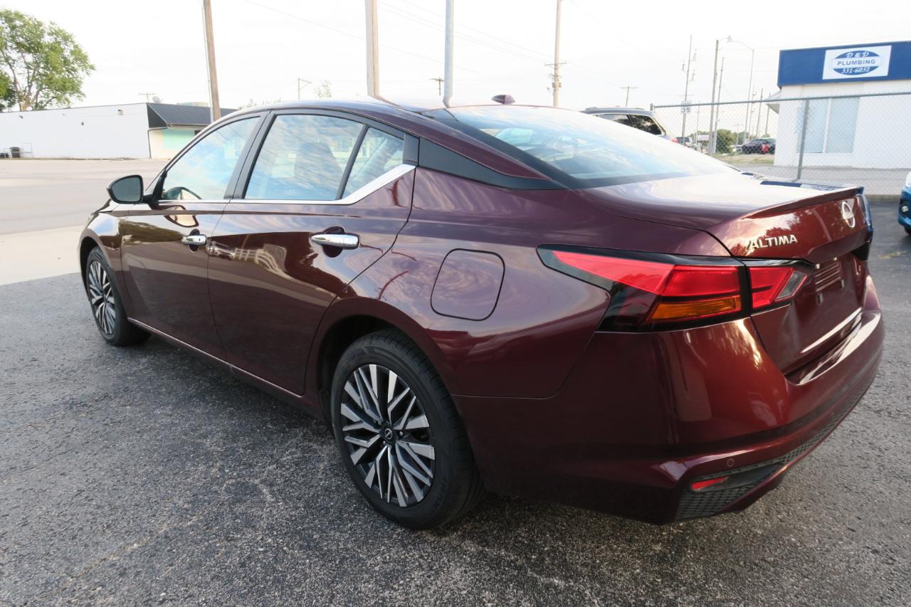 Nissan Altima  2025