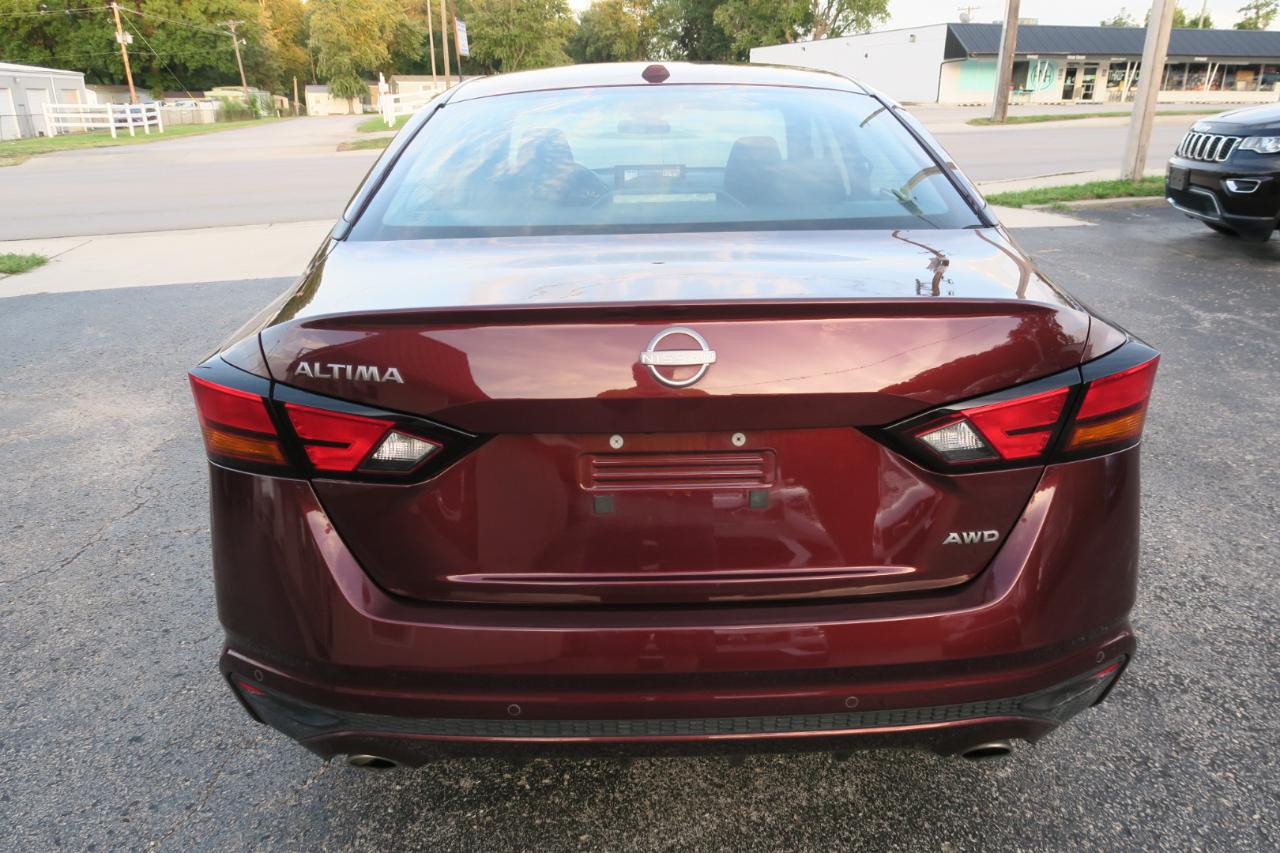 Nissan Altima  2025