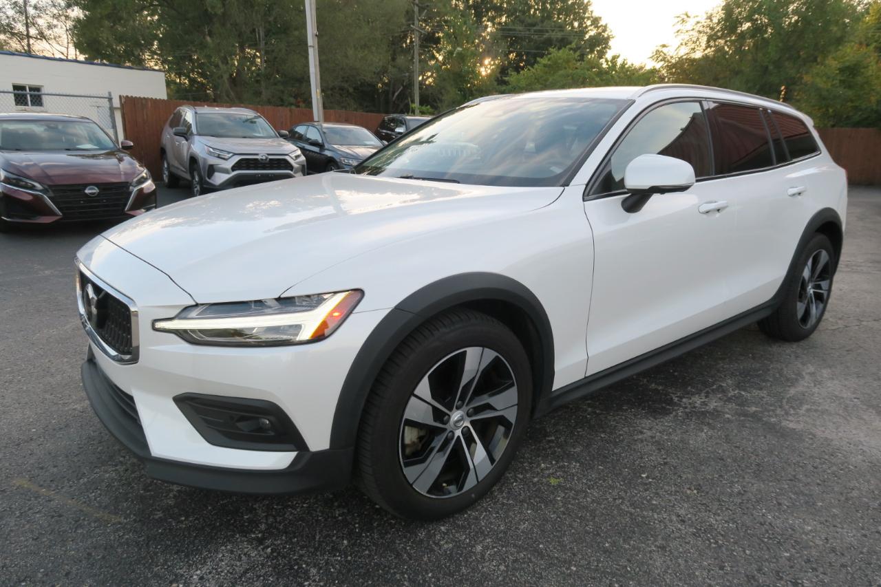 Volvo V60 Cross Country B5 AWD Plus 2025