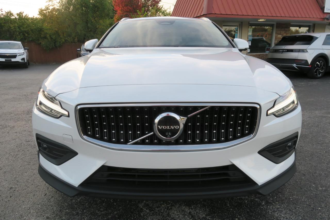 Volvo V60 Cross Country B5 AWD Plus 2025