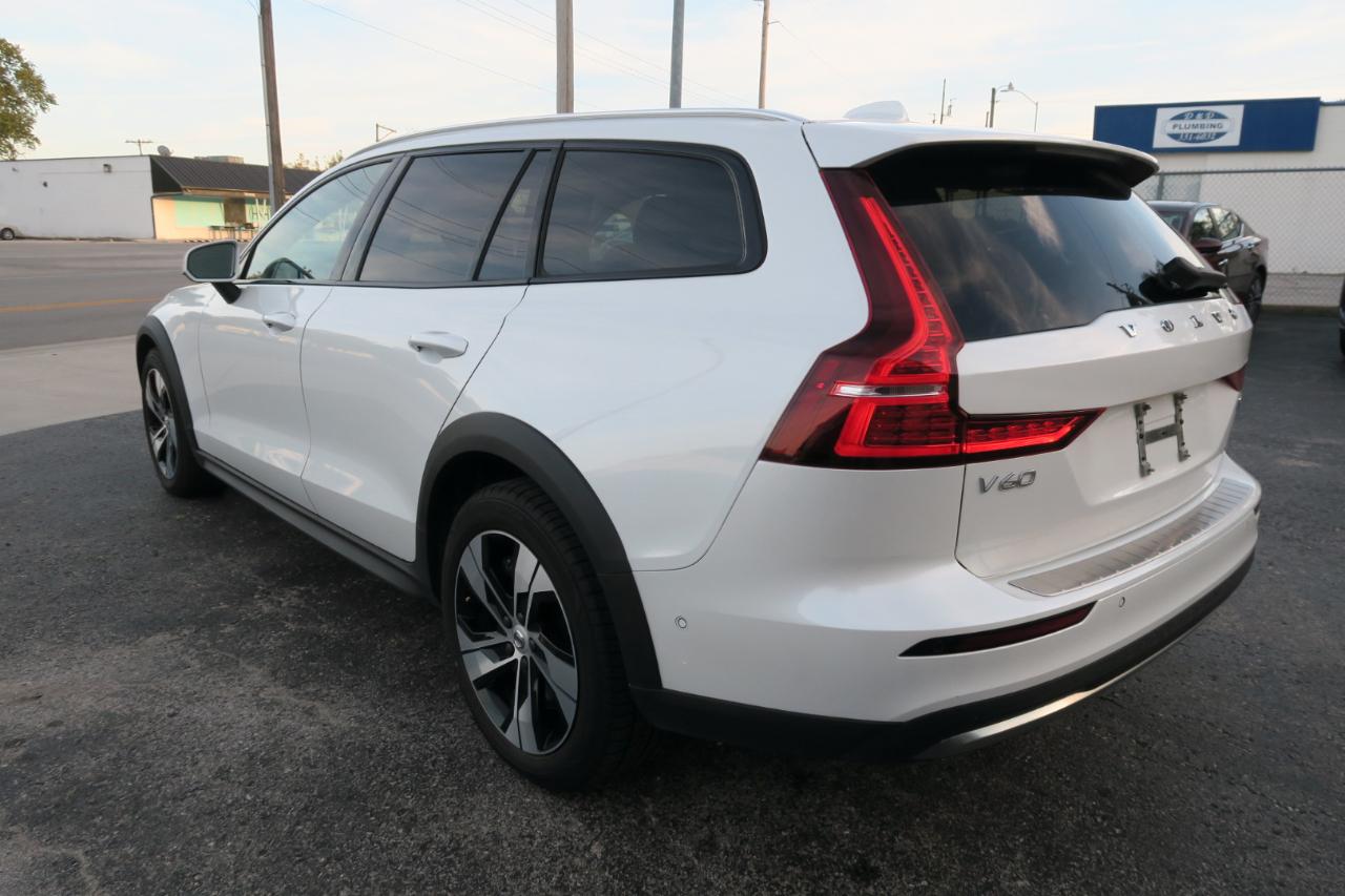 Volvo V60 Cross Country B5 AWD Plus 2025