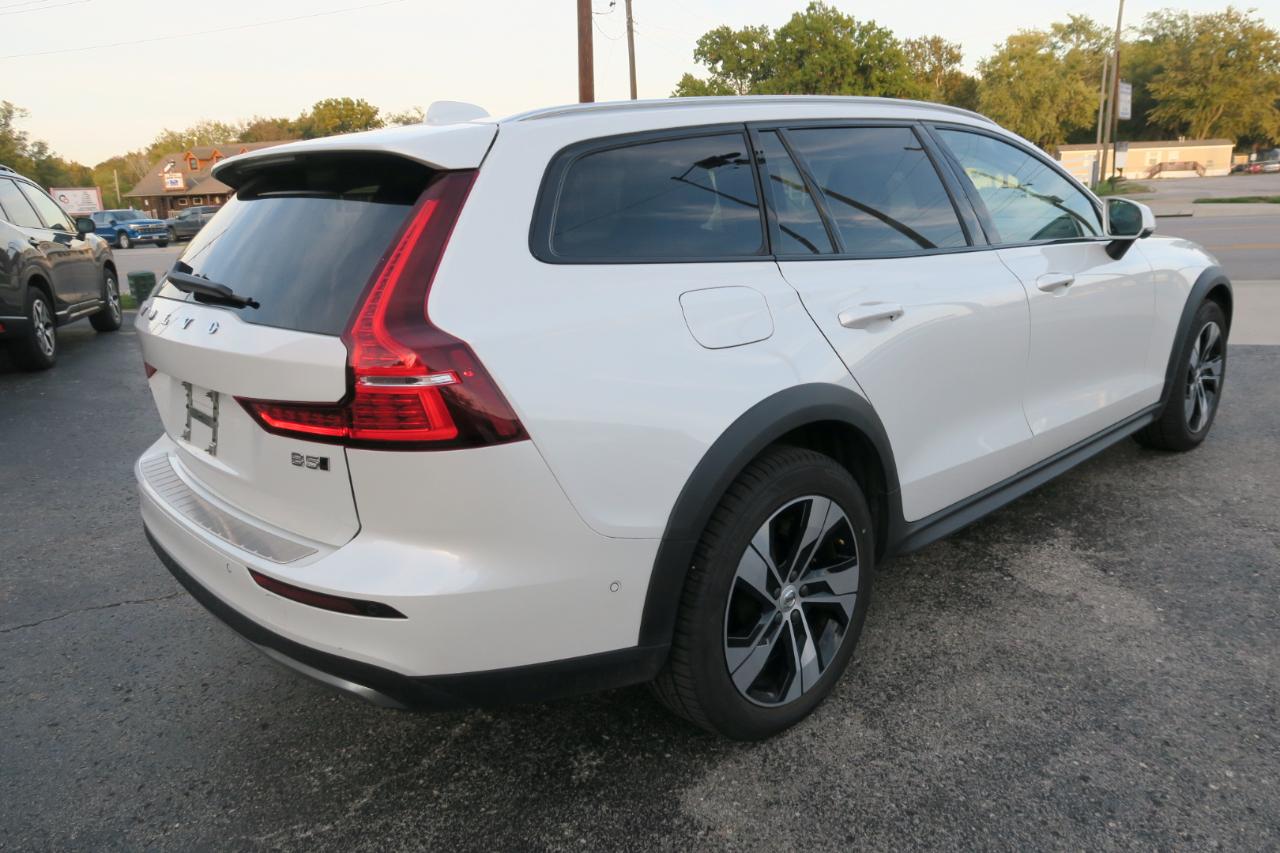 Volvo V60 Cross Country B5 AWD Plus 2025