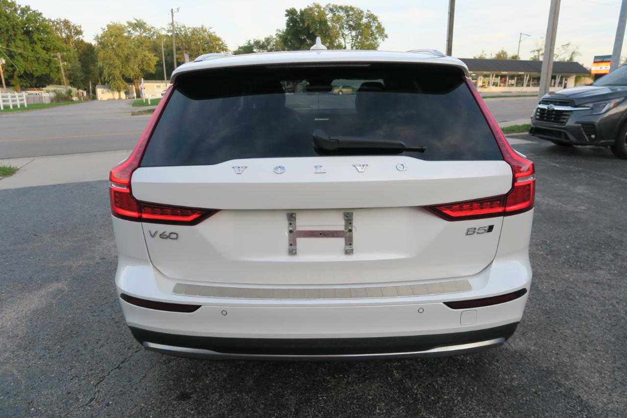 Volvo V60 Cross Country B5 AWD Plus 2025