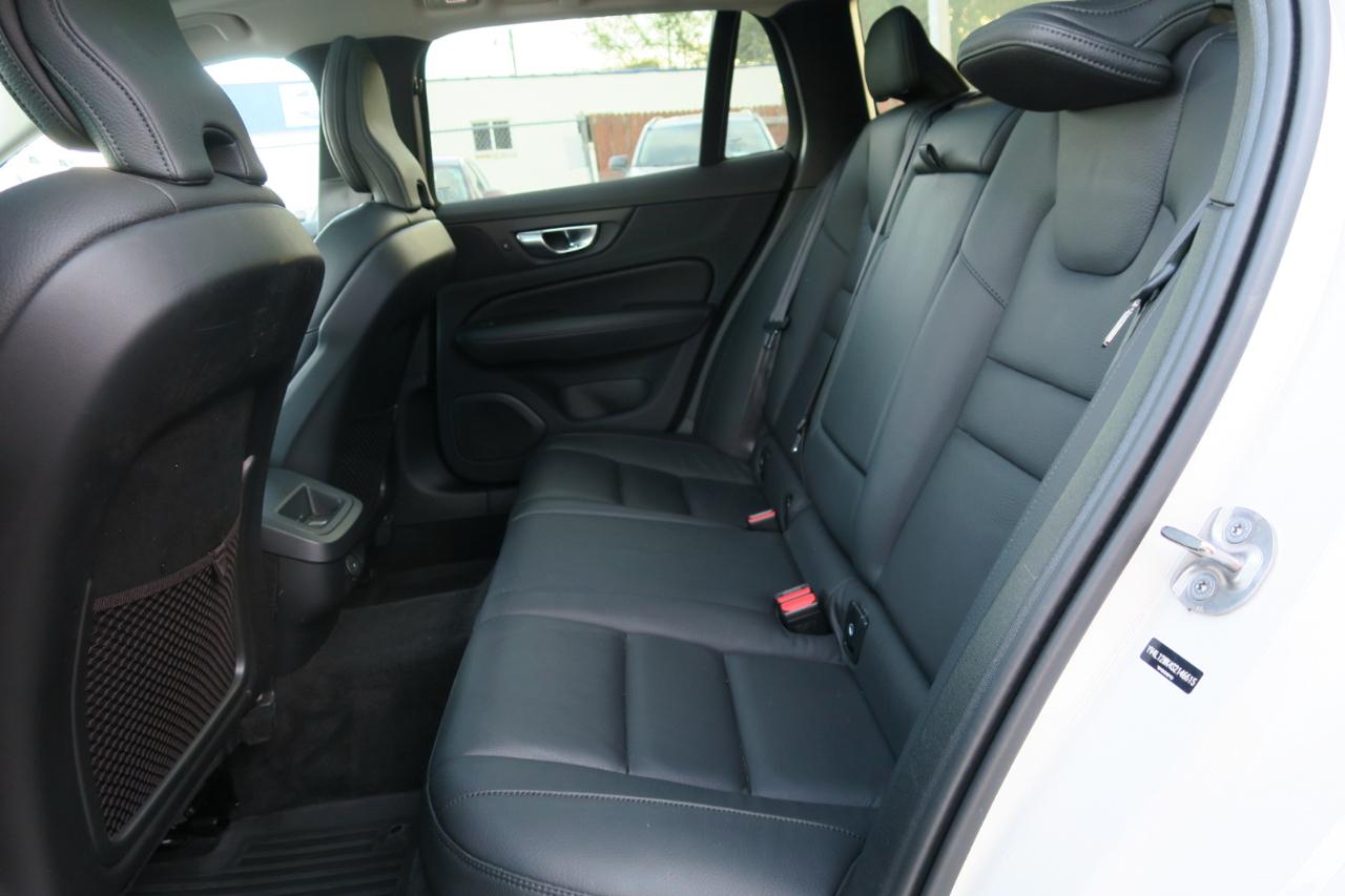 Volvo V60 Cross Country B5 AWD Plus 2025