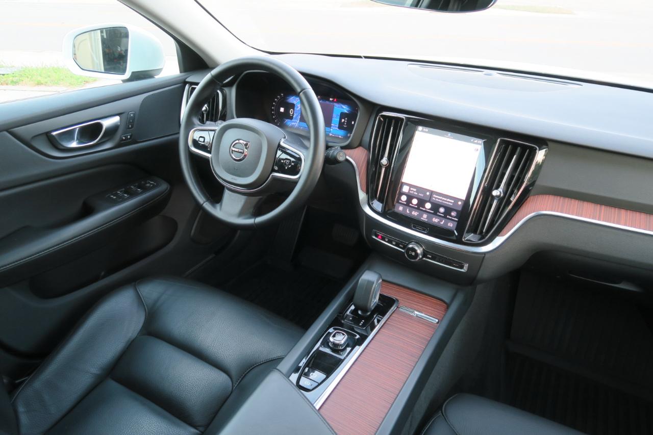 Volvo V60 Cross Country B5 AWD Plus 2025