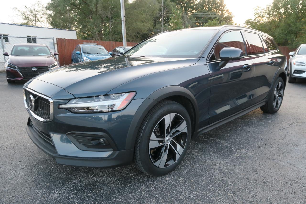 Volvo V60 Cross Country B5 AWD Plus 2025