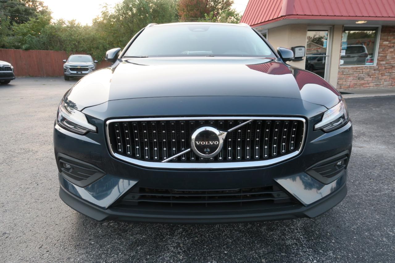 Volvo V60 Cross Country B5 AWD Plus 2025