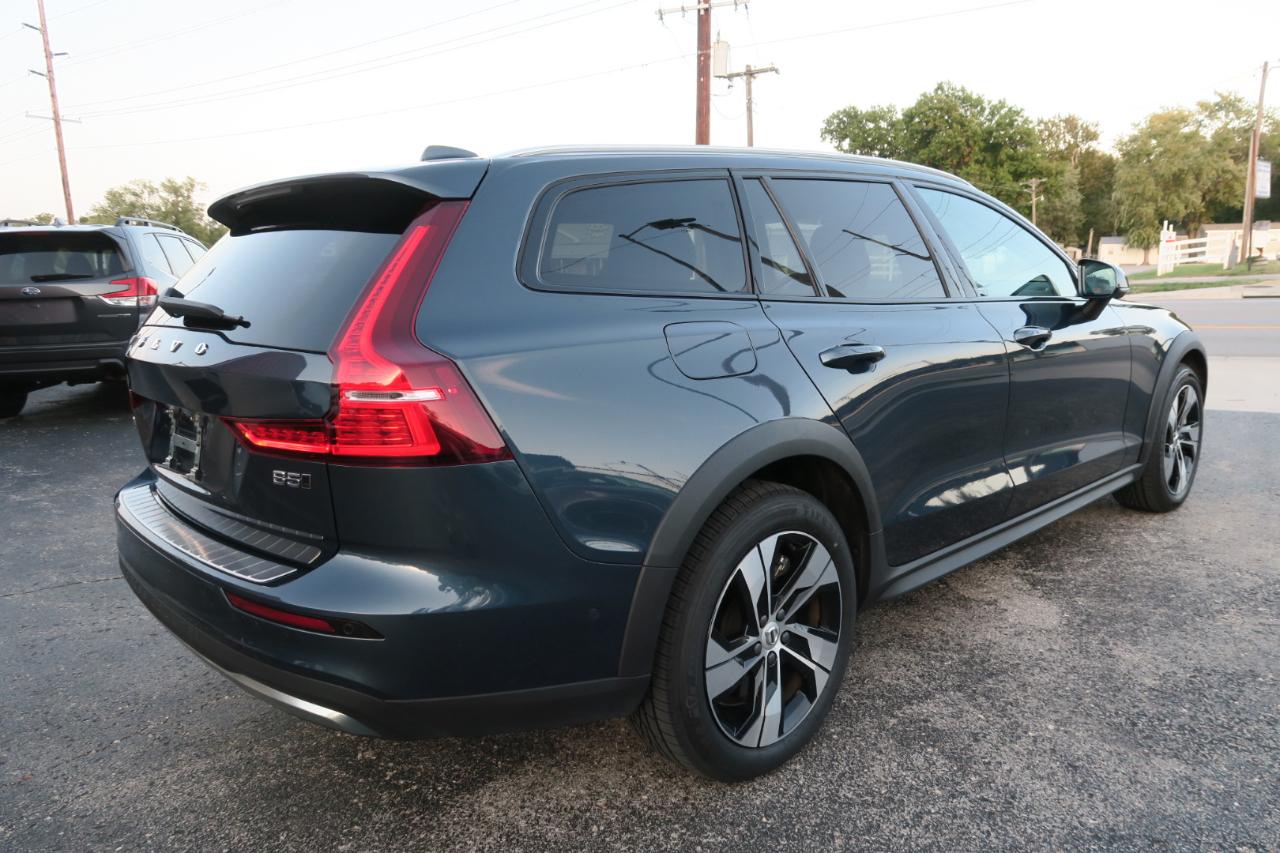 Volvo V60 Cross Country B5 AWD Plus 2025