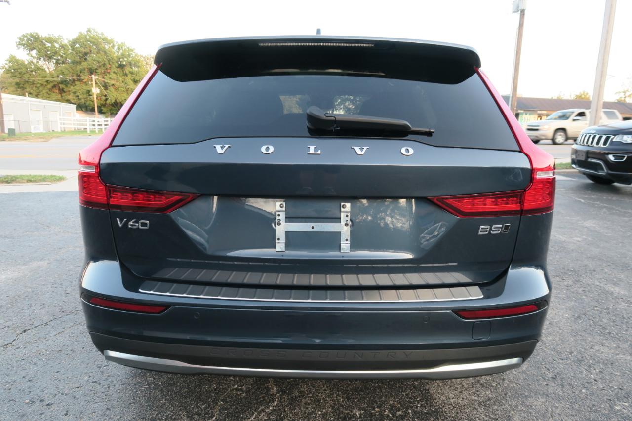 Volvo V60 Cross Country B5 AWD Plus 2025