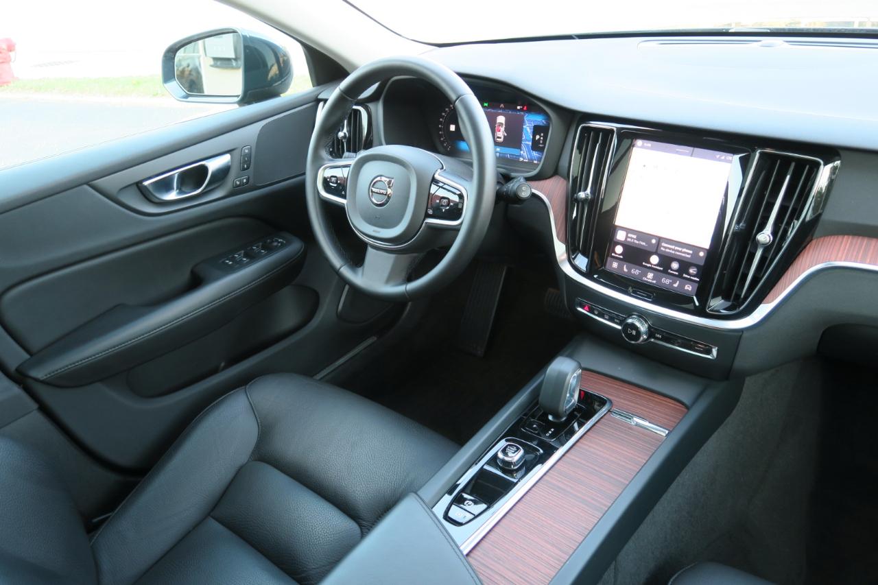 Volvo V60 Cross Country B5 AWD Plus 2025