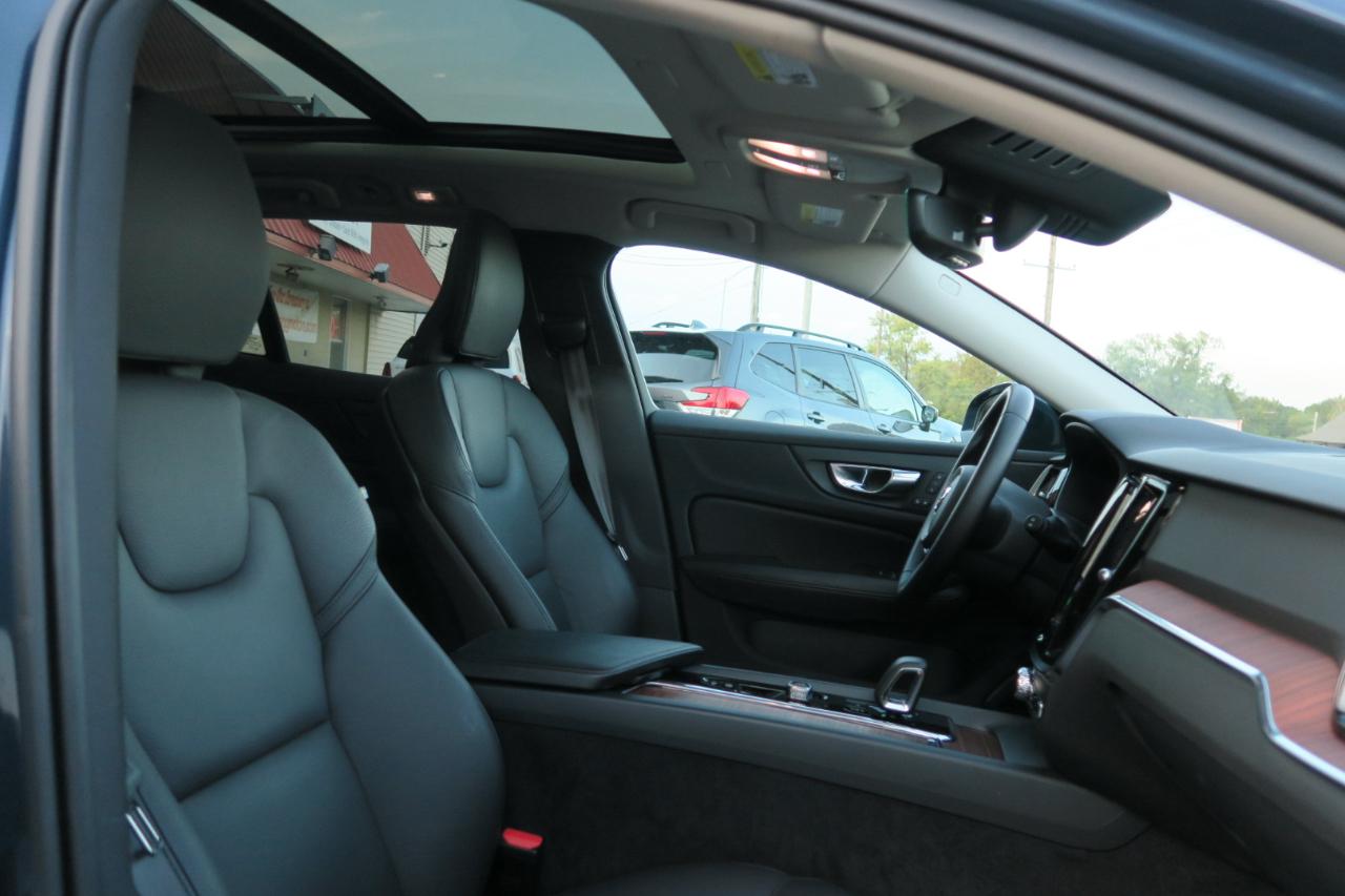 Volvo V60 Cross Country B5 AWD Plus 2025