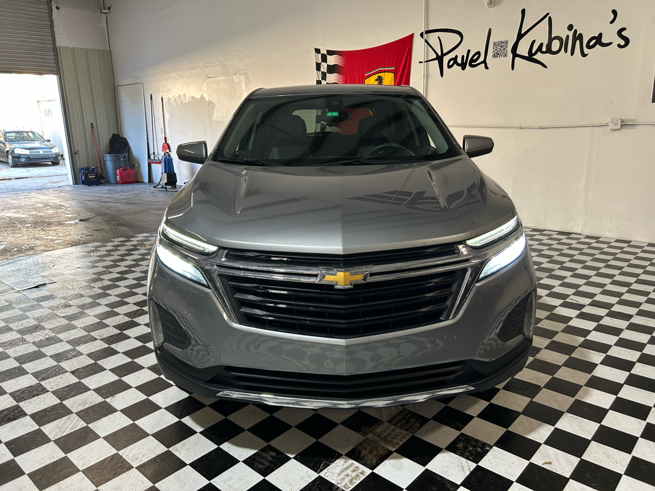 2024 Chevrolet Equinox LT photo 2