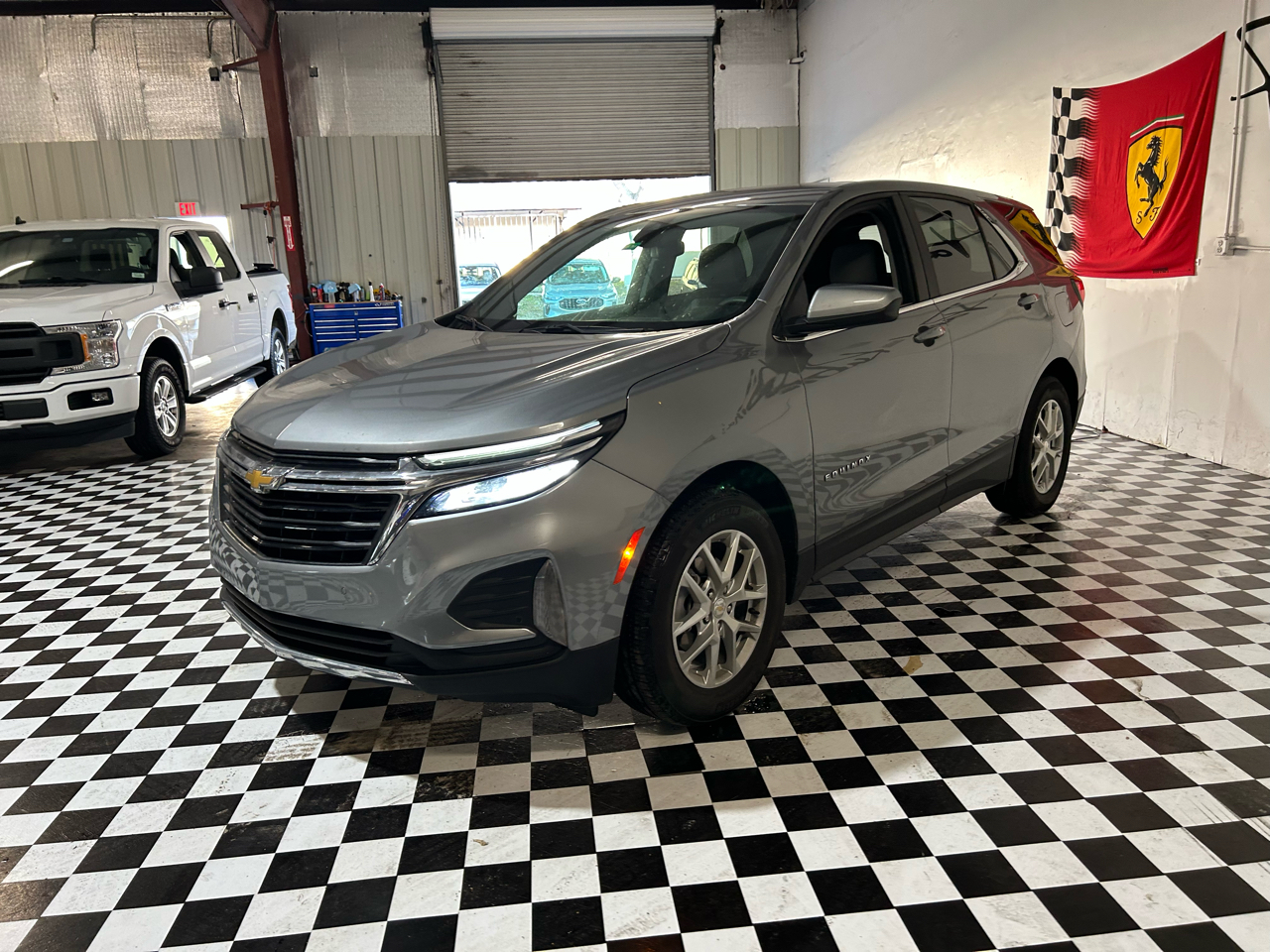 2024 Chevrolet Equinox LT photo 3