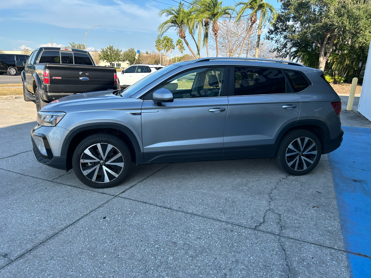 Volkswagen Taos SE FWD 2024