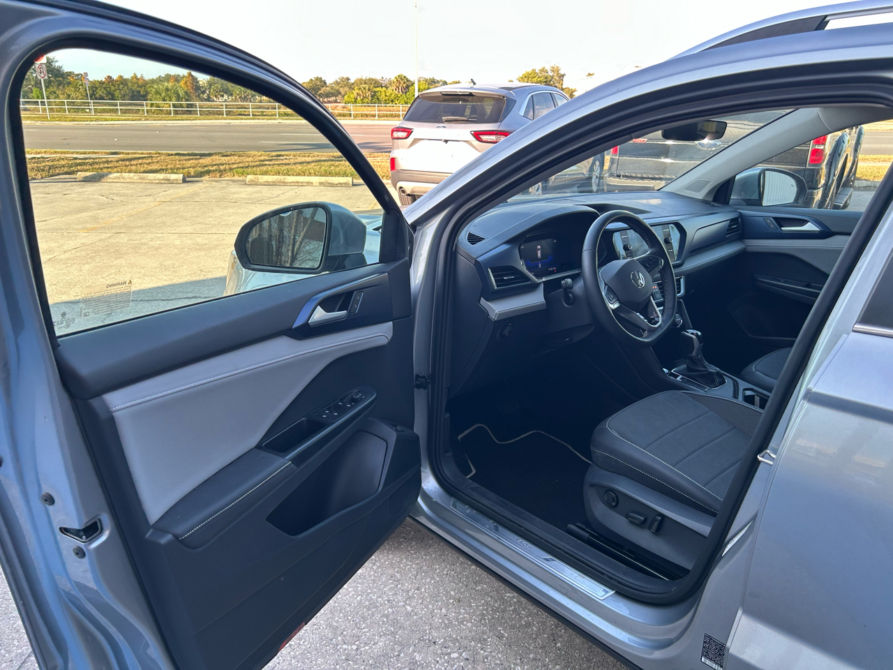 Volkswagen Taos SE FWD 2024